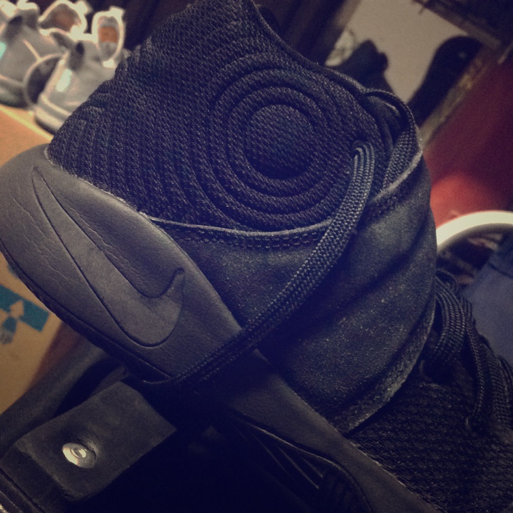 Kyrie 2